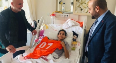 Alanyaspor Başkanı Çavuşoğlu’ndan depremzede Verde Arslan’a moral ziyareti