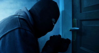 Alanya’da eve giren hırsız ziynet eşyası çaldı