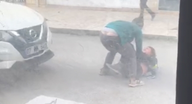 Alanya’da sokak ortasında eşini darp eden koca, karakolda polis memurunu yaralayınca tutuklandı