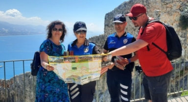 Alanya Emniyeti turizm elçisi gibi çalışıyor