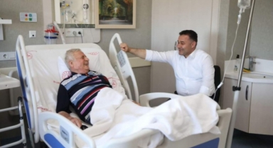 Başkan Yücel bayramda hastanede tedavi gören Ertekin'i unutmadı