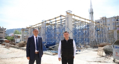 Başkan Yücel Cuma Pazarı projesi inşaatında inceleme yaptı