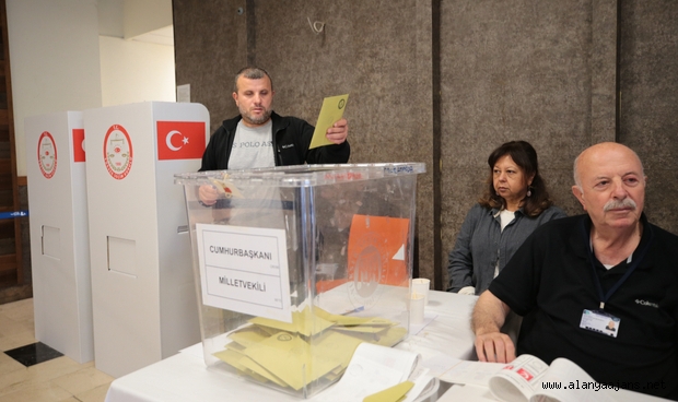 Alanya’da 687 sandıkta 231 bin seçmen oy kullanacak