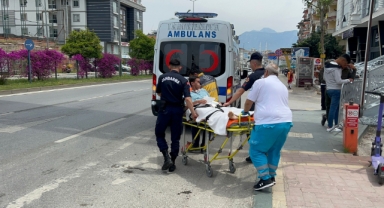 Alanya’da arkadaşını öldüren genç, adliyeye sedye ile getirildi