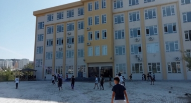 Alanya'da bir okul daha ikili eğitimden kurtuldu