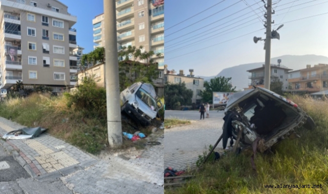 Alanya’da elektrik direğine çarpan hafif ticari aracın sürücüsü öldü