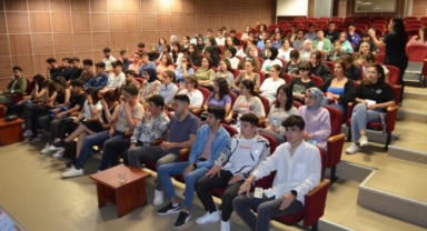 Alanya’da hemşire adaylarına enfeksiyon anlatıldı