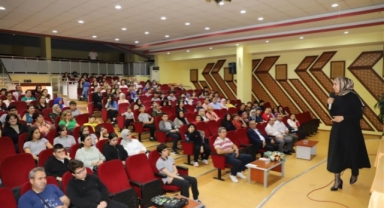 Alanya'da öğrenci ve velilere sınav kaygısı ve baş etme yöntemleri anlatıldı