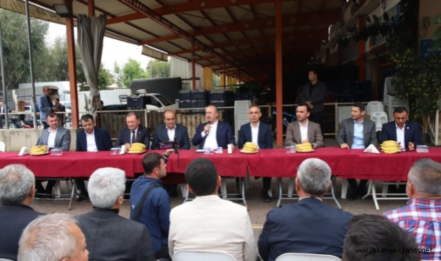 Çavuşoğlu, Alanya Toptancı Hali'nde esnaf ile bir araya geldi