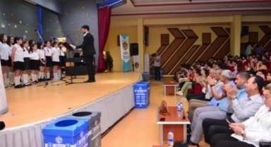 Alanya Belediyesi’nin sıfır atık eğitim seferberliği miniklerin konseriyle son buldu