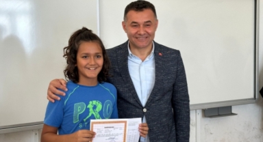 Alanya’da bugün 63 bin öğrenci karne heyecanı yaşadı