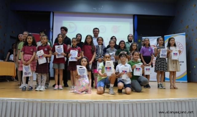 Alanya'da Genç Kalemler ödüllerini aldı