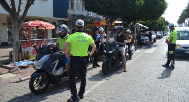 Alanya’da motosiklet sürücülerine bayram öncesi ceza yağdı!