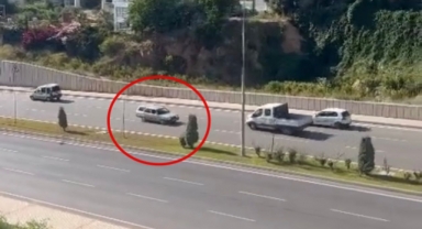 Alanya’da ters yönde ilerleyen otomobil trafik güvenliğini hiçe saydı