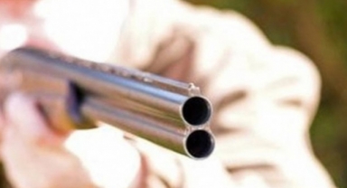 Alanya’da yılanı vurmak isterken kendini vurdu