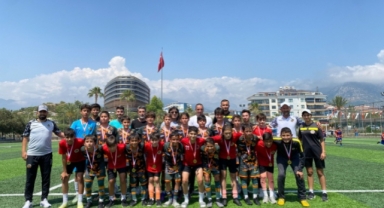 Alanyaspor U12 Takımı da namağlup şampiyon oldu
