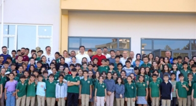 Başkan Yücel Alanya'da bir okulda daha ikili eğitime son verdi