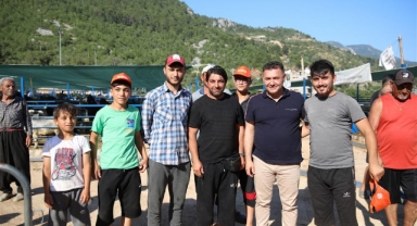 Başkan Yücel’den kurban satış yerlerine ziyaret