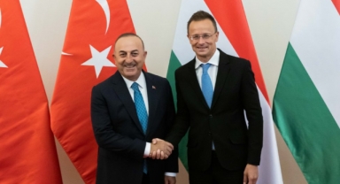 Çavuşoğlu’na devlet madalyası