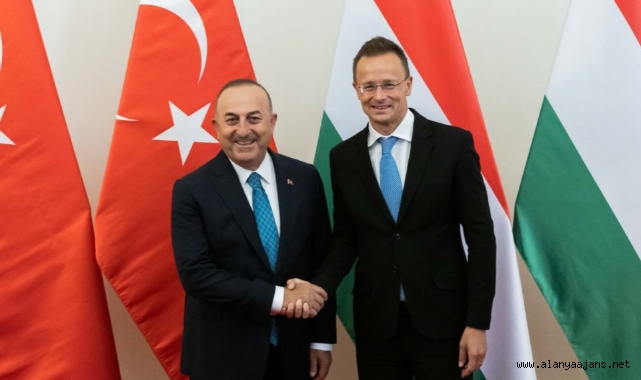 Çavuşoğlu’na devlet madalyası