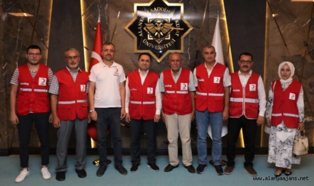 Alanya Kızılay’dan Türkdoğan’dan tebrik ziyareti