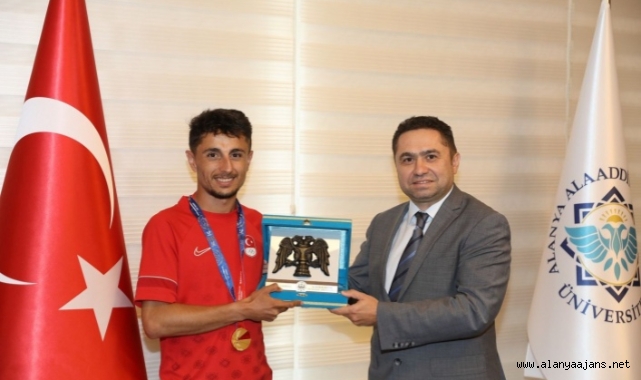 Tarihe geçen ALKÜ’lü sporcu Rektör Türkdoğan ile buluştu
