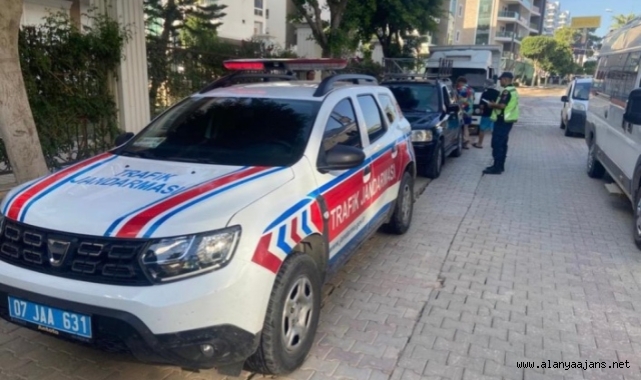 Alanya’da jandarma sürücülere ceza yağdırdı