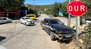 Alanya’da otomobil ile kamyonet çarpıştı: 1 yaralı