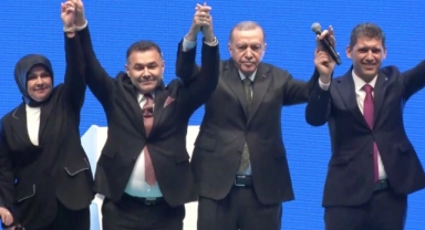 Başkan Yücel ve Erdoğan’dan zafer pozu