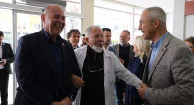 Özçelik sağlıkçıların sorunlarını dinledi