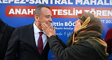  Başkan Böcek, 570 hak sahibine anahtarlarını teslim etti 