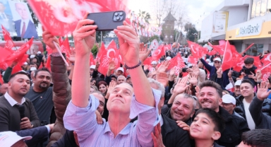 Konaklı Özçelik’i bağrına bastı