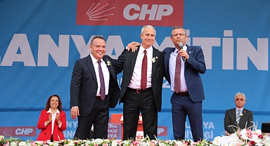 Özgür Özel'den Özçelik'e tam destek