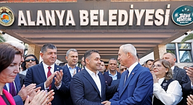 Alanya Belediye Başkanı Özçelik görevi devraldı