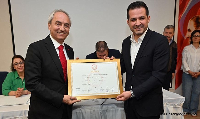 Alanyalı başkan Kocagöz, mazbatasını aldı