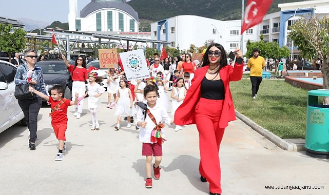 ALKÜ’LÜ MİNİKLER GÖNÜLLERİ FETHETTİ