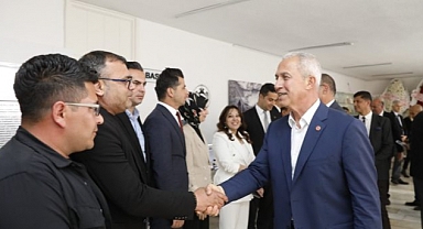 Başkan Özçelik belediye personeli ile bayramlaştı