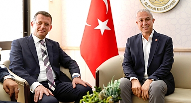 KAYMAKAM ÜRKMEZER'DEN BAŞKAN ÖZÇELİK'E ZİYARET