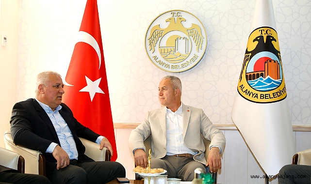 Özçelik'e ziyaretçi akını