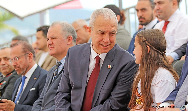Özçelik'ten çocuklara mesaj