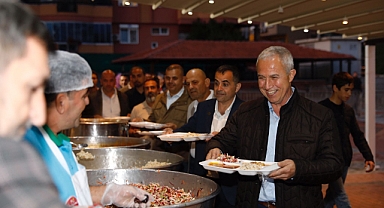 Özçelik vatandaşlarla iftarda buluştu 