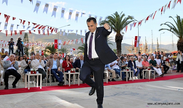 Koçak’tan Zeybek Oyunu
