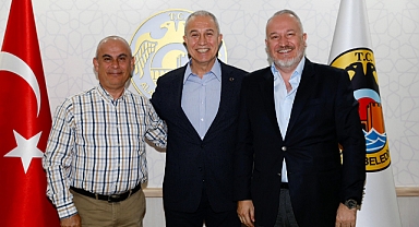 Özçelik'e tebrikler sürüyor