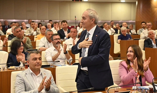 Kocagöz alkışlarla karşılandı