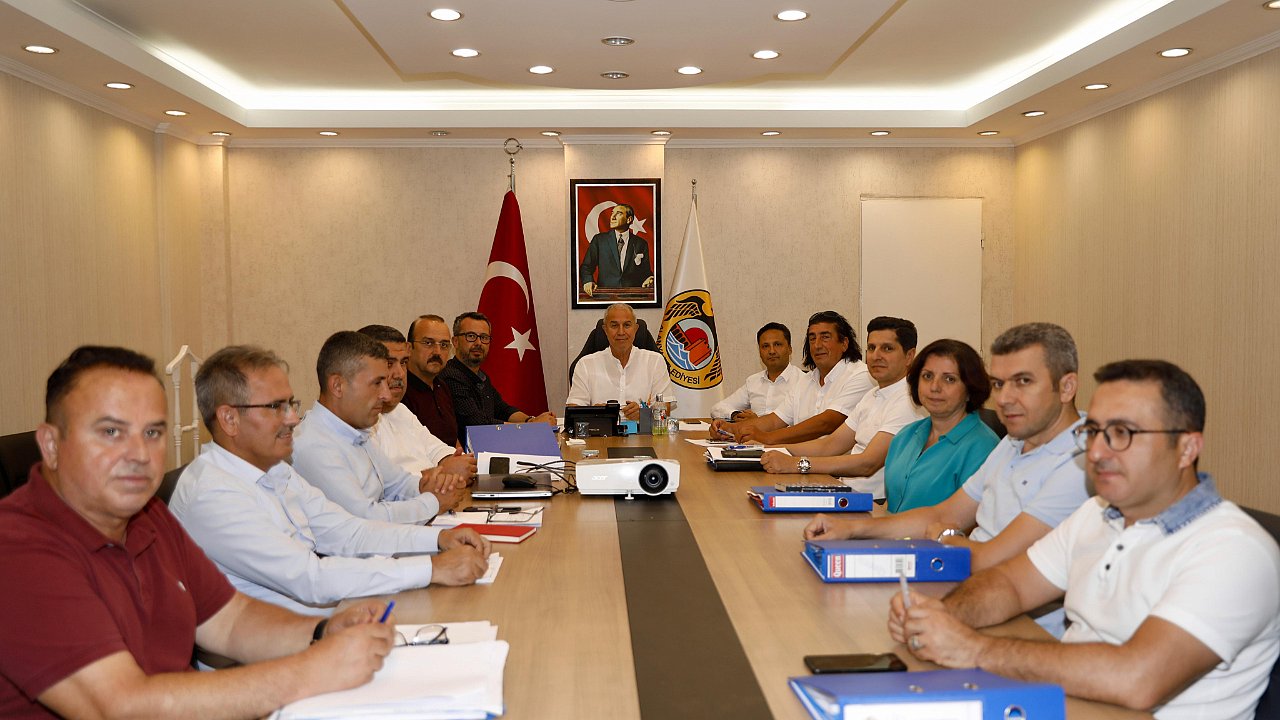 BAŞKAN ÖZÇELİK’TEN RUHSAT VE HİJYEN UYARISI