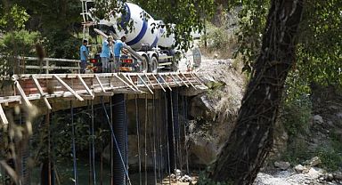 ALANYA BELEDİYESİ 64 YILLIK KÖPRÜYÜ YENİLİYOR