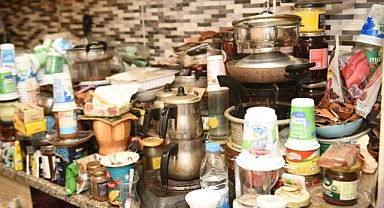 70 metrekarelik evden bir kamyon çöp çıktı