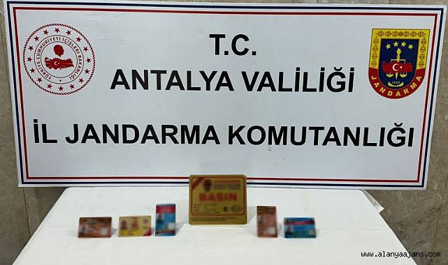 Sahte basın kimlik kartları ele geçirildi