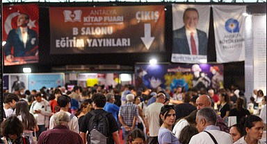 Antalya Kitap Fuarı'na ziyaretçi akını