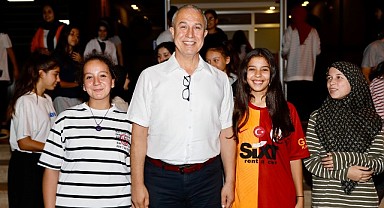 Başkan Özçelik, kız çocuklarını dinledi